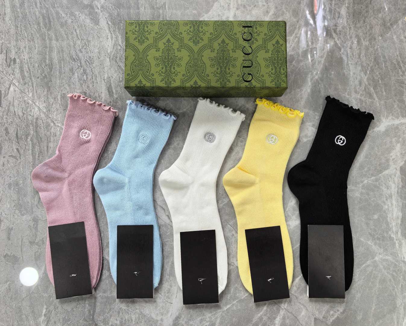 💛配专柜包装 GUCCI（古驰）最新双针中长筒刺绣款堆堆袜袜子！一盒五双，专柜同步筒袜袜子，💛大牌出街，潮人必备🔥超好搭