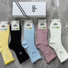 💛配专柜包装 ALO(阿洛)最新双针中长筒刺绣款堆堆袜袜子!一盒五双,专柜同步筒袜袜子,💛大牌出街,潮人必备🔥超好搭 💛配专柜包装 ALO(阿洛)最新双针中长筒刺绣款堆堆袜袜子!一盒五双,专柜同步筒袜袜子,💛大牌出街,潮人必备🔥超好搭
