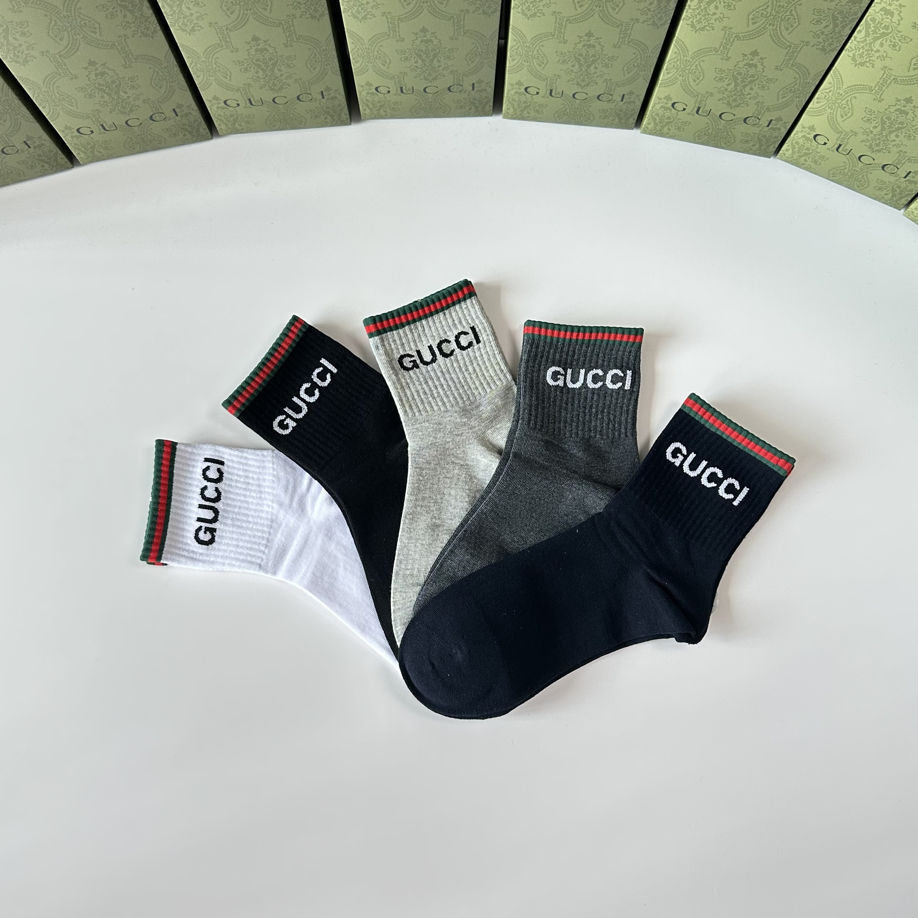 💛配专柜包装 Gucci（古驰）新款中长款堆堆袜袜子！一盒五双，专柜同步筒袜袜子，💛大牌出街，潮人必备🔥超好搭