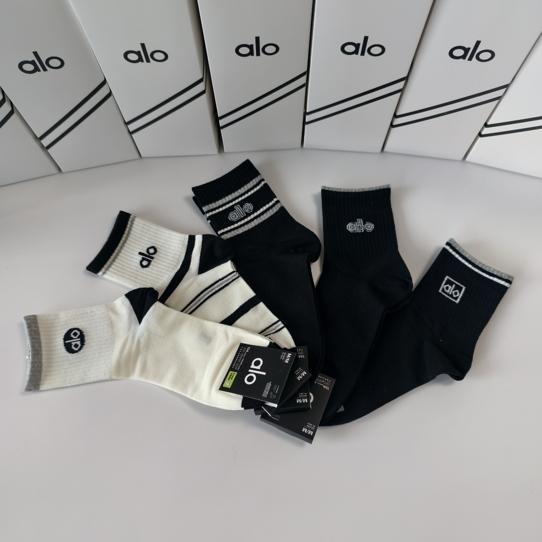 💛配专柜包装 ALO 新款中长筒袜堆堆袜袜子！一盒五双，专柜同步筒袜袜子，💛大牌出街，潮人必备🔥超好搭
