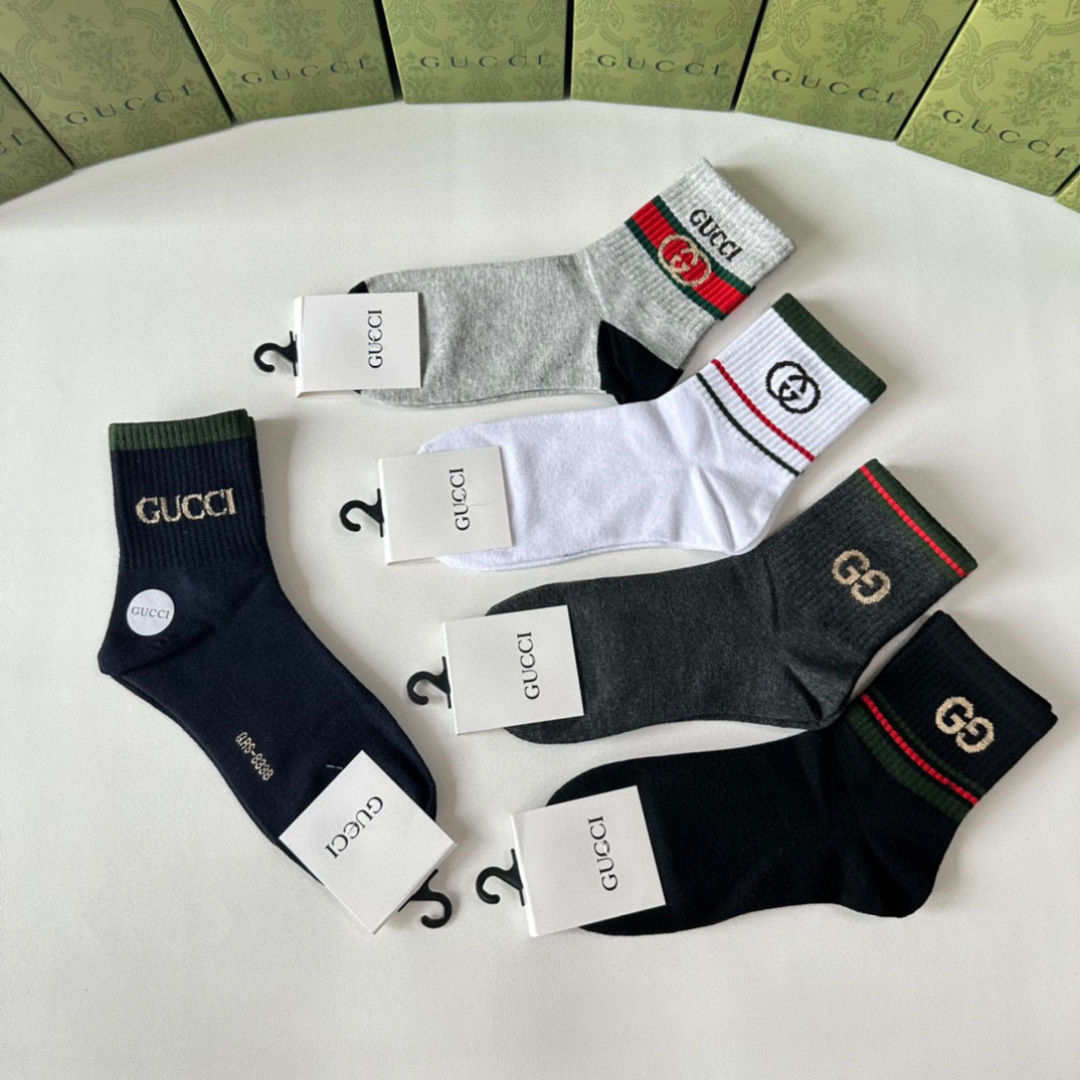💛配专柜包装 Gucci（古驰）新款中长款堆堆袜袜子！一盒五双，专柜同步筒袜袜子，💛大牌出街，潮人必备🔥超好搭