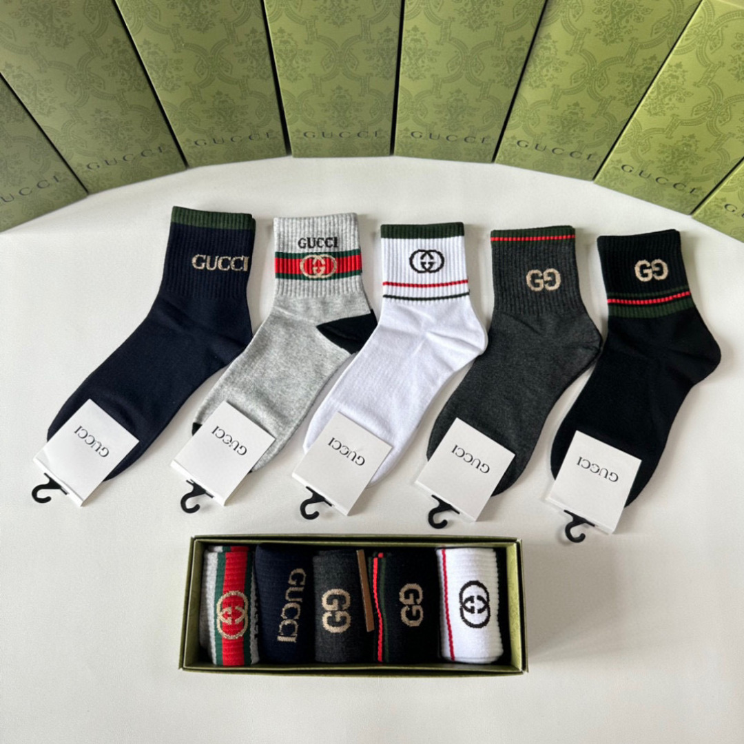 💛配专柜包装 Gucci（古驰）新款中长款堆堆袜袜子！一盒五双，专柜同步筒袜袜子，💛大牌出街，潮人必备🔥超好搭