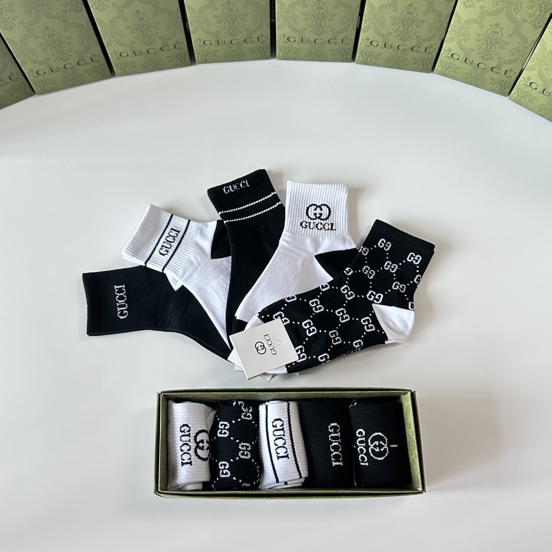 💛配专柜包装 GUCCI（古驰）新款中长款堆堆袜袜子！一盒五双，专柜同步筒袜袜子，💛大牌出街，潮人必备🔥超好搭