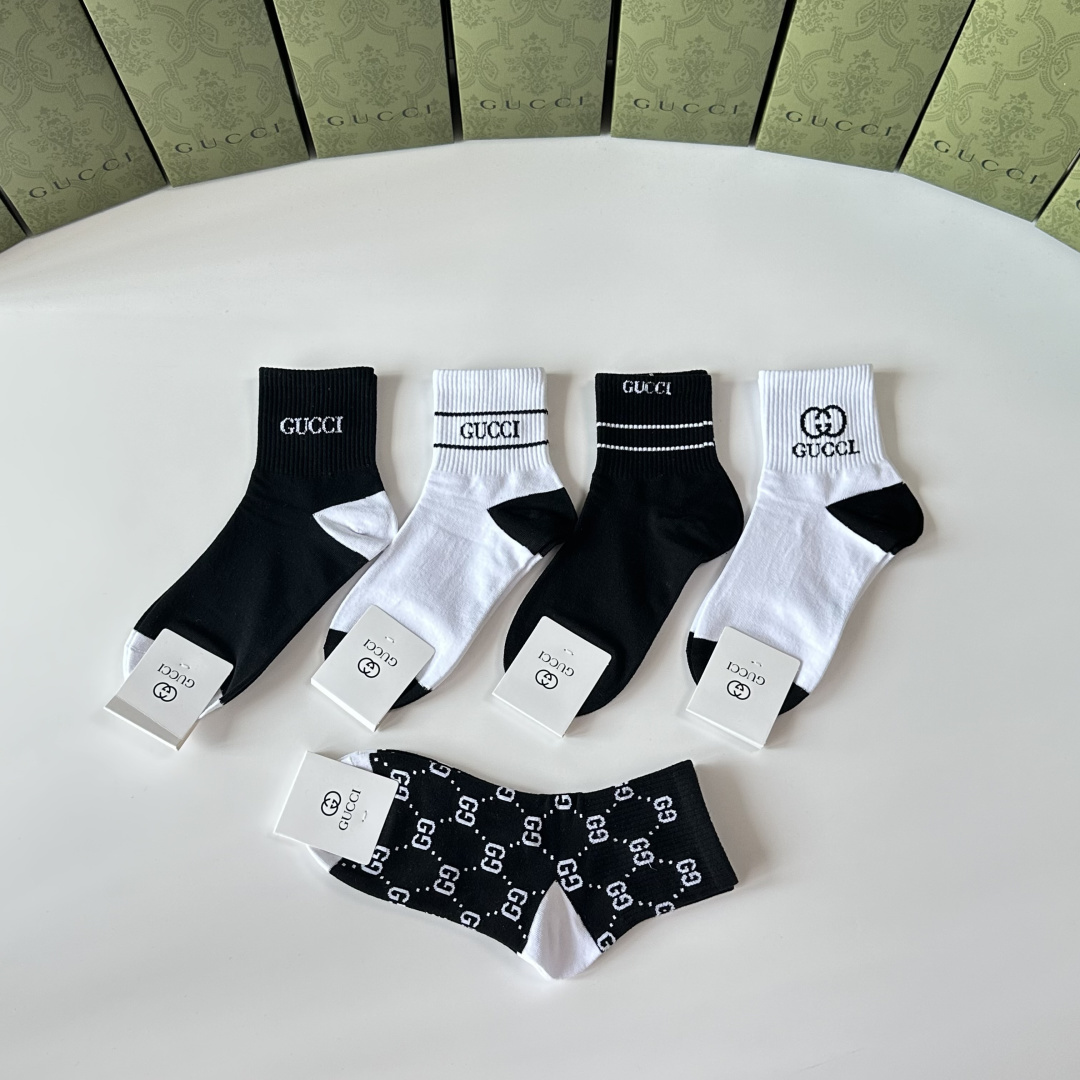 💛配专柜包装 GUCCI（古驰）新款中长款堆堆袜袜子！一盒五双，专柜同步筒袜袜子，💛大牌出街，潮人必备🔥超好搭