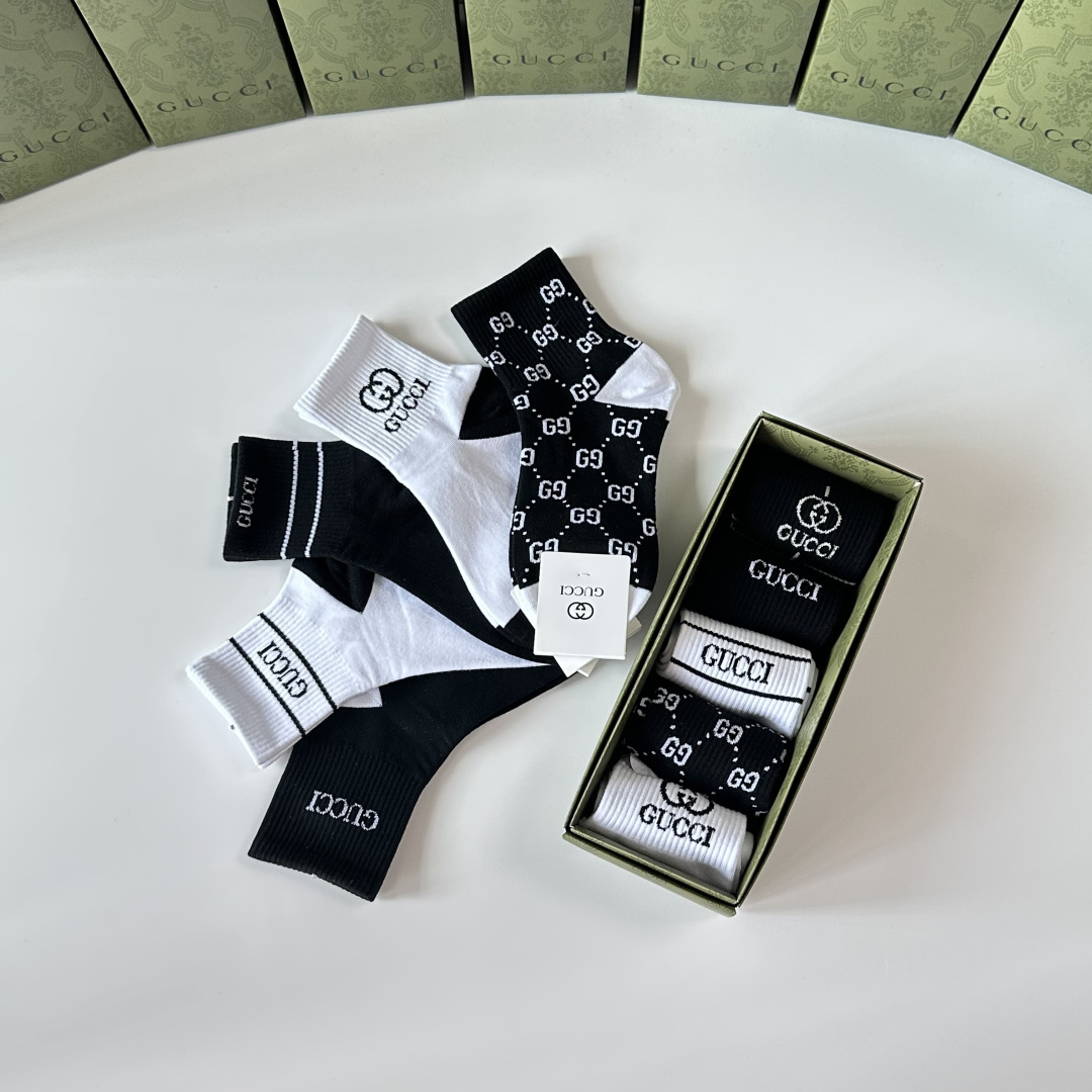 💛配专柜包装 GUCCI（古驰）新款中长款堆堆袜袜子！一盒五双，专柜同步筒袜袜子，💛大牌出街，潮人必备🔥超好搭