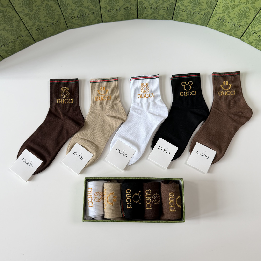 💛配专柜包装 Gucci（古驰）新款中长款堆堆袜袜子！一盒五双，专柜同步筒袜袜子，💛大牌出街，潮人必备🔥超好搭