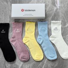 💛配专柜包装 luluemon(露露)最新双针中长筒刺绣款堆堆袜袜子!一盒五双,专柜同步筒袜袜子,💛大牌出街,潮人必备🔥 💛配专柜包装 luluemon(露露)最新双针中长筒刺绣款堆堆袜袜子!一盒五双,专柜同步筒袜袜子,💛大牌出街,潮人必备🔥