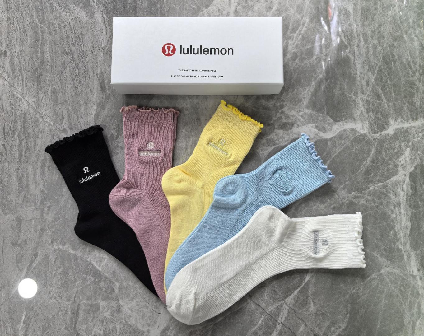 💛配专柜包装 luluemon(露露)最新双针中长筒刺绣款堆堆袜袜子！一盒五双，专柜同步筒袜袜子，💛大牌出街，潮人必备🔥