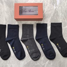 配包装 LORO PIANA(LP)新款中长款羊绒款堆堆袜袜子!一盒五双, 专柜同步筒款袜子,💛大牌出街,潮人必备🔥超好 配包装 LORO PIANA(LP)新款中长款羊绒款堆堆袜袜子!一盒五双, 专柜同步筒款袜子,💛大牌出街,潮人必备🔥超好