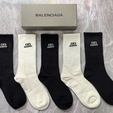 💛配专柜包装 Balenciaga (巴黎世家) 新款中长款堆堆袜袜子!一盒五双,专柜同步筒袜袜子,大牌出街,潮人必备🔥 💛配专柜包装 Balenciaga (巴黎世家) 新款中长款堆堆袜袜子!一盒五双,专柜同步筒袜袜子,大牌出街,潮人必备🔥