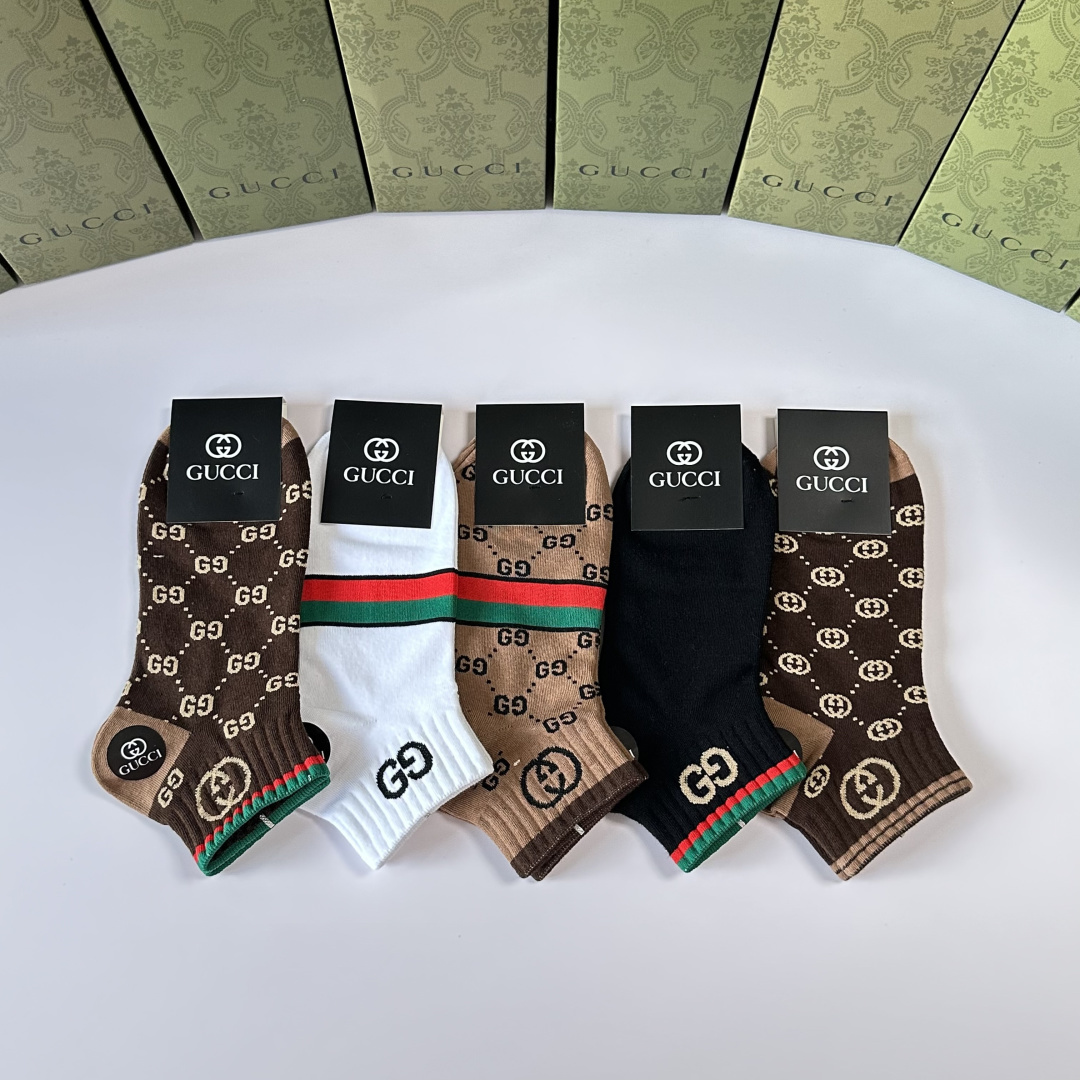 💛配专柜包装 Gucci（古驰）新款中短款堆堆袜袜子！一盒五双，专柜同步筒袜袜子，💛大牌出街，潮人必备🔥超好搭
