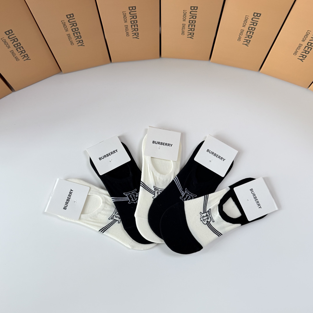 💛配包装 Burberry （巴宝莉）新款船袜堆堆袜袜子！一盒五双， 专柜同步筒款袜子，💛大牌出街，潮人必备🔥超好搭