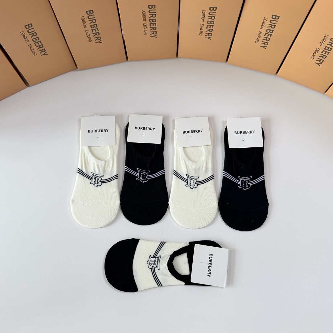 💛配包装 Burberry （巴宝莉）新款船袜堆堆袜袜子！一盒五双， 专柜同步筒款袜子，💛大牌出街，潮人必备🔥超好搭