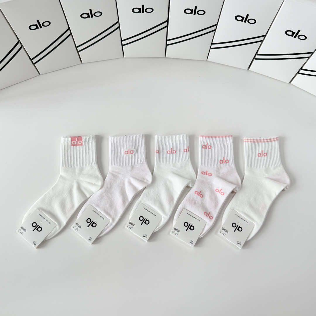 💛配包装 ALO（阿洛）新款中长款堆堆袜袜子！一盒五双， 专柜同步筒款袜子，💛大牌出街，潮人必备🔥超好搭