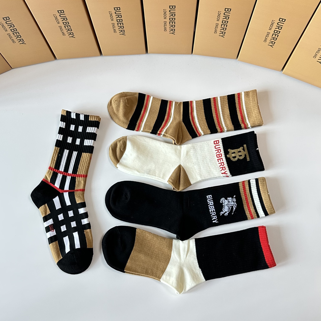 💛配包装 Burberry （巴宝莉）新款中长款堆堆袜袜子！一盒五双， 专柜同步筒款袜子，💛大牌出街，潮人必备🔥超好搭