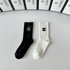 💛配专柜包装 Chanel(香奈儿)新款羊绒堆堆袜袜子!一盒两双,专柜同步款袜子,💛大牌出街,潮人必备🔥超好搭 💛配专柜包装 Chanel(香奈儿)新款羊绒堆堆袜袜子!一盒两双,专柜同步款袜子,💛大牌出街,潮人必备🔥超好搭