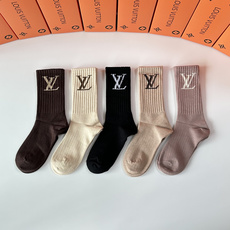 💛配专柜包装 LV(路易威登)新款羊毛中长款堆堆袜袜子!一盒五双,专柜同步筒袜袜子,💛大牌出街,潮人必备🔥超好搭 💛配专柜包装 LV(路易威登)新款羊毛中长款堆堆袜袜子!一盒五双,专柜同步筒袜袜子,💛大牌出街,潮人必备🔥超好搭
