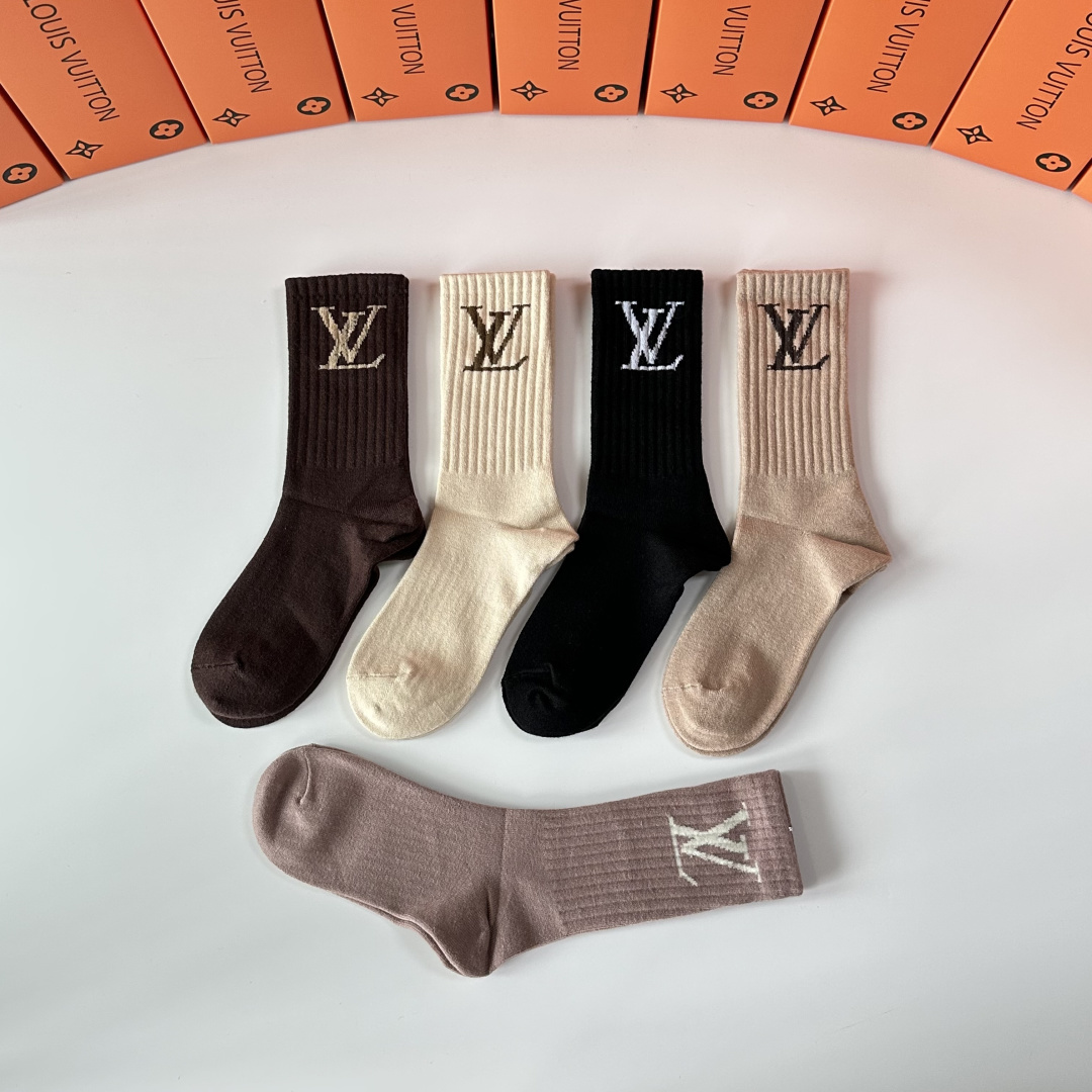 💛配专柜包装 LV（路易威登）新款羊毛中长款堆堆袜袜子！一盒五双，专柜同步筒袜袜子，💛大牌出街，潮人必备🔥超好搭