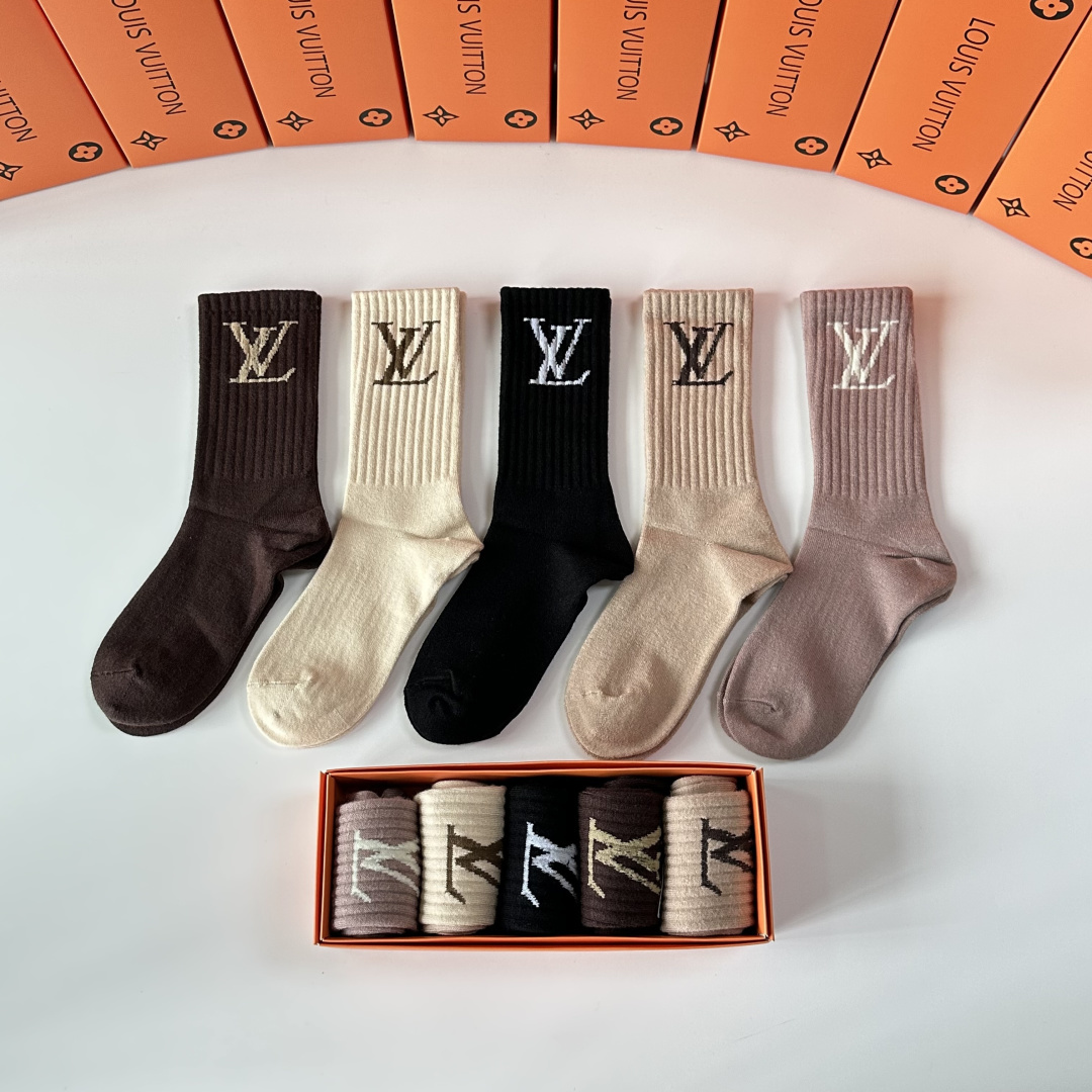 💛配专柜包装 LV（路易威登）新款羊毛中长款堆堆袜袜子！一盒五双，专柜同步筒袜袜子，💛大牌出街，潮人必备🔥超好搭