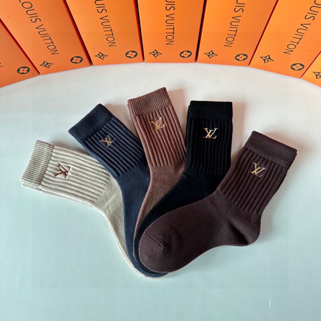 💛配包装 LV（路易威登）新款羊绒中长款堆堆袜袜子！一盒五双， 专柜同步筒款袜子，💛大牌出街，潮人必备🔥超好搭