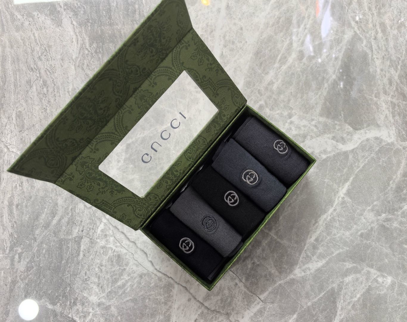 配包装 GUCCI（古驰）新款中长款羊绒刺绣款堆堆袜袜子！一盒五双， 专柜同步筒款袜子，💛大牌出街，潮人必备🔥超好搭