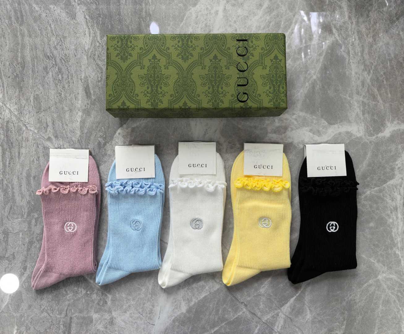 💛配专柜包装 GUCCI（古驰）最新双针中长筒刺绣款堆堆袜袜子！一盒五双，专柜同步筒袜袜子，💛大牌出街，潮人必备🔥超好搭