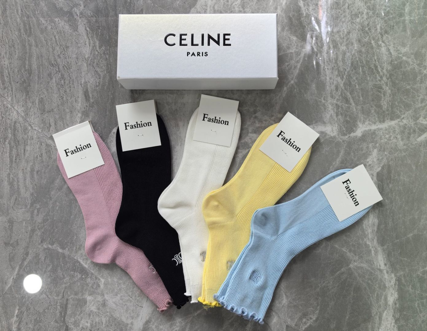 💛配专柜包装 CELINE（赛琳）最新双针中长筒刺绣款堆堆袜袜子！一盒五双，专柜同步筒袜袜子，💛大牌出街，潮人必备🔥超好