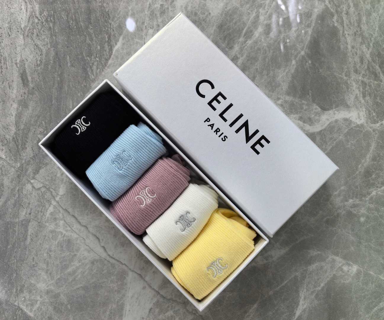 💛配专柜包装 CELINE（赛琳）最新双针中长筒刺绣款堆堆袜袜子！一盒五双，专柜同步筒袜袜子，💛大牌出街，潮人必备🔥超好