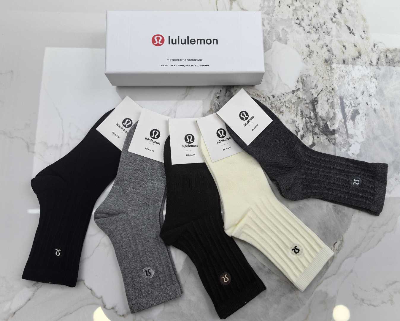 💛配专柜包装 luluemon(露露)最新双针中长筒刺绣款堆堆袜袜子！一盒五双，专柜同步筒袜袜子，💛大牌出街，潮人必备🔥