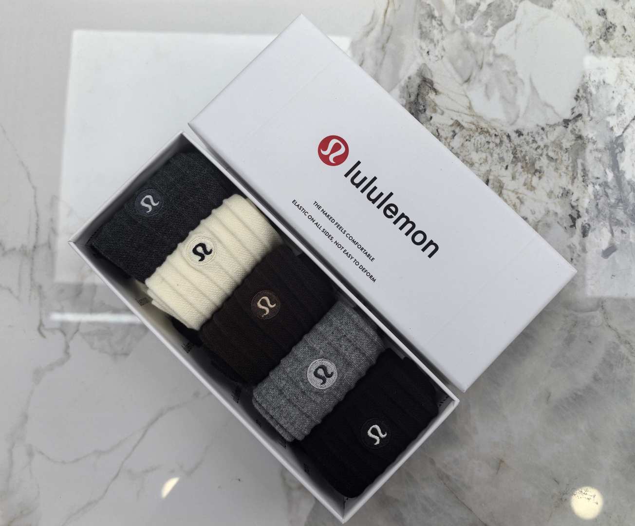 💛配专柜包装 luluemon(露露)最新双针中长筒刺绣款堆堆袜袜子！一盒五双，专柜同步筒袜袜子，💛大牌出街，潮人必备🔥