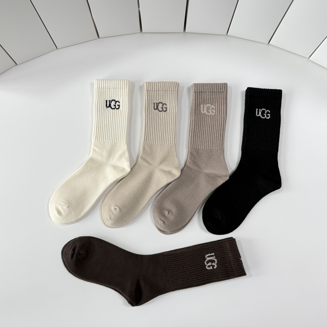 💛配专柜包装 UGG 新款羊绒中长款堆堆袜袜子！一盒五双，专柜同步筒袜袜子，💛大牌出街，潮人必备🔥超好搭