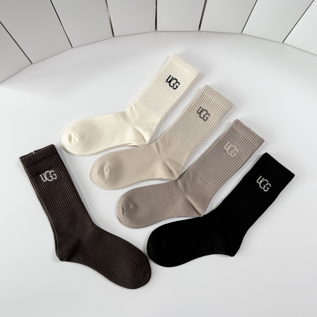 💛配专柜包装 UGG 新款羊绒中长款堆堆袜袜子！一盒五双，专柜同步筒袜袜子，💛大牌出街，潮人必备🔥超好搭