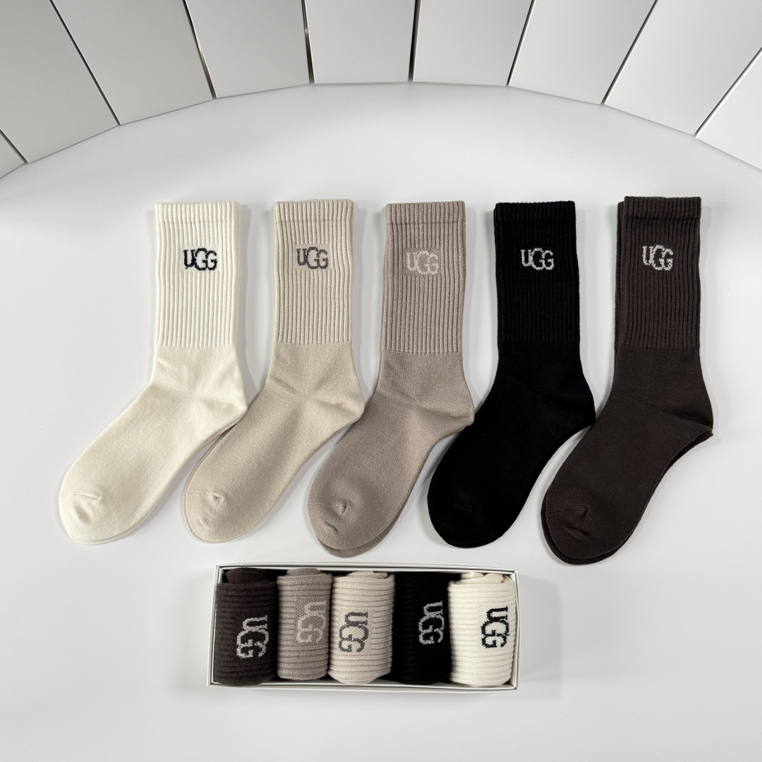 💛配专柜包装 UGG 新款羊绒中长款堆堆袜袜子！一盒五双，专柜同步筒袜袜子，💛大牌出街，潮人必备🔥超好搭