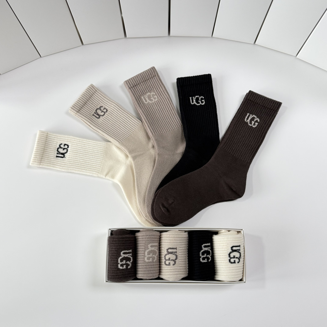 💛配专柜包装 UGG 新款羊绒中长款堆堆袜袜子！一盒五双，专柜同步筒袜袜子，💛大牌出街，潮人必备🔥超好搭