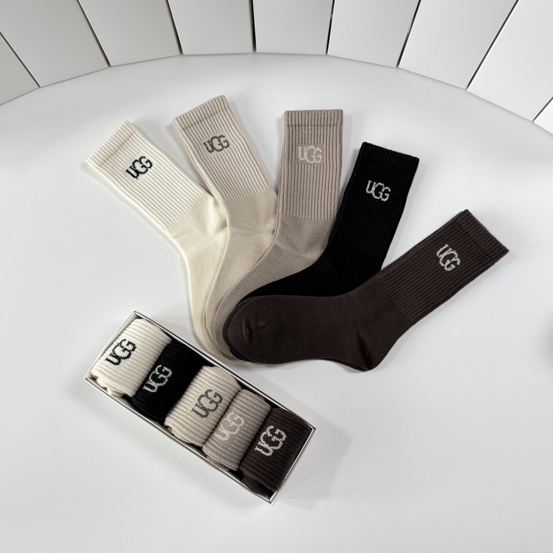 💛配专柜包装 UGG 新款羊绒中长款堆堆袜袜子！一盒五双，专柜同步筒袜袜子，💛大牌出街，潮人必备🔥超好搭