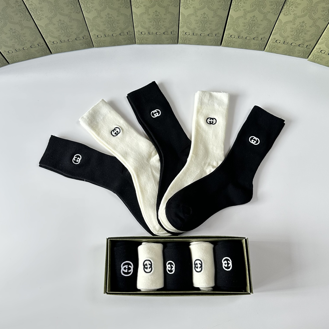💛配专柜包装 Gucci（古驰）新款羊绒中长款堆堆袜袜子！一盒五双，专柜同步筒袜袜子，💛大牌出街，潮人必备🔥超好搭。