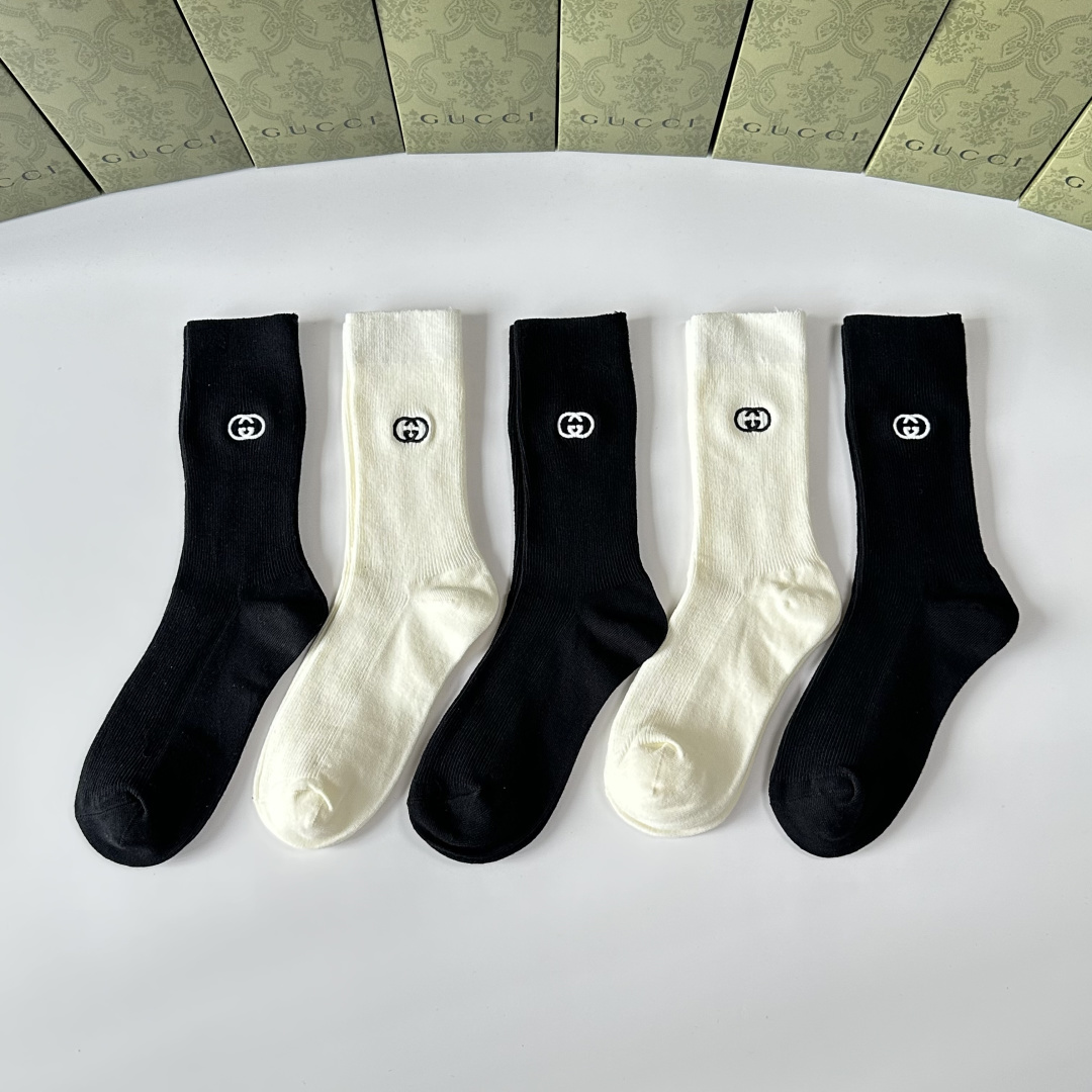 💛配专柜包装 Gucci（古驰）新款羊绒中长款堆堆袜袜子！一盒五双，专柜同步筒袜袜子，💛大牌出街，潮人必备🔥超好搭。