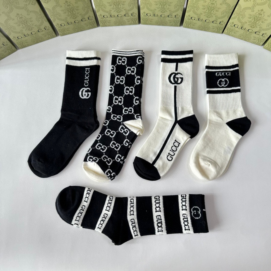 💛配包装 Gucci（古驰）新款经典中长款堆堆袜袜子！一盒五双， 专柜同步筒款袜子，💛大牌出街，潮人必备🔥超好