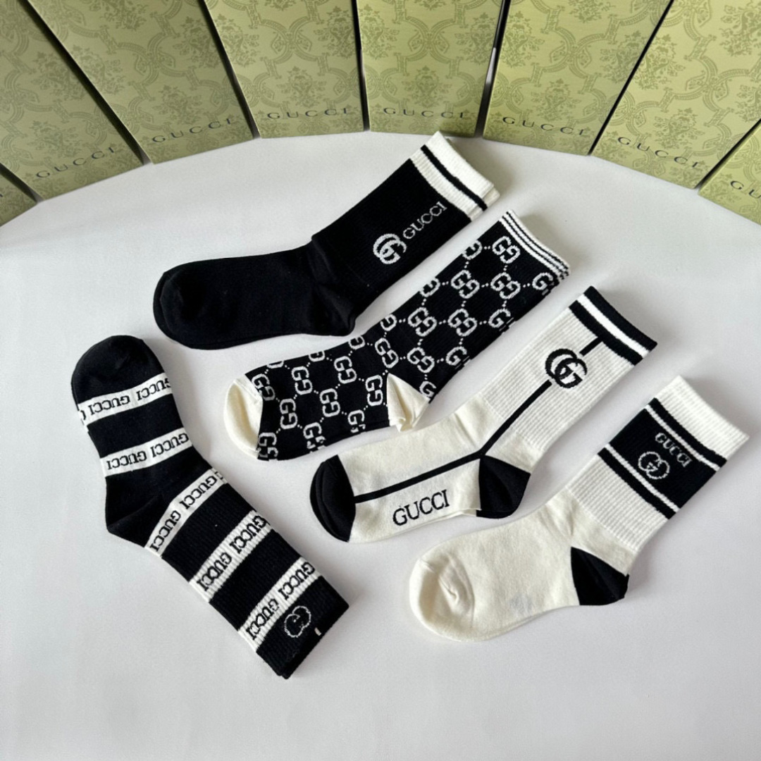 💛配包装 Gucci（古驰）新款经典中长款堆堆袜袜子！一盒五双， 专柜同步筒款袜子，💛大牌出街，潮人必备🔥超好