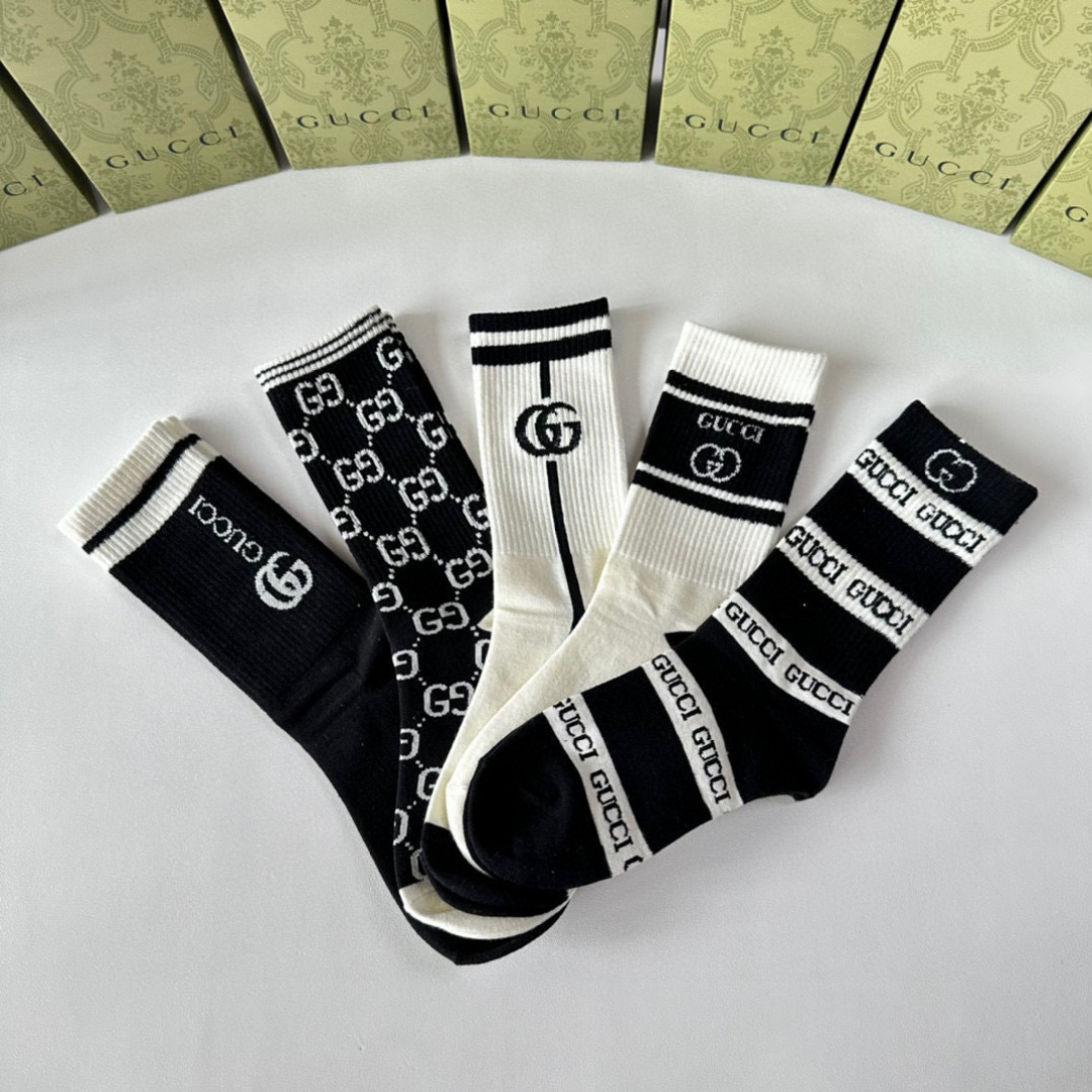 💛配包装 Gucci（古驰）新款经典中长款堆堆袜袜子！一盒五双， 专柜同步筒款袜子，💛大牌出街，潮人必备🔥超好