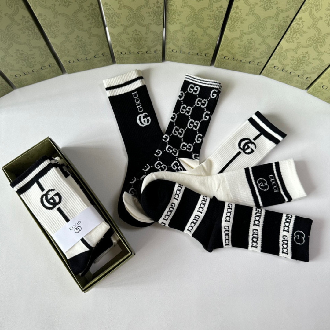💛配包装 Gucci（古驰）新款经典中长款堆堆袜袜子！一盒五双， 专柜同步筒款袜子，💛大牌出街，潮人必备🔥超好