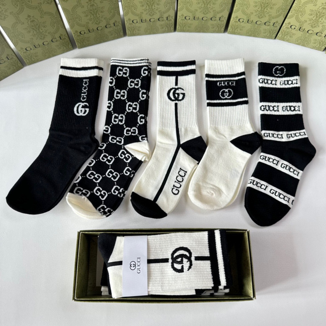 💛配包装 Gucci（古驰）新款经典中长款堆堆袜袜子！一盒五双， 专柜同步筒款袜子，💛大牌出街，潮人必备🔥超好