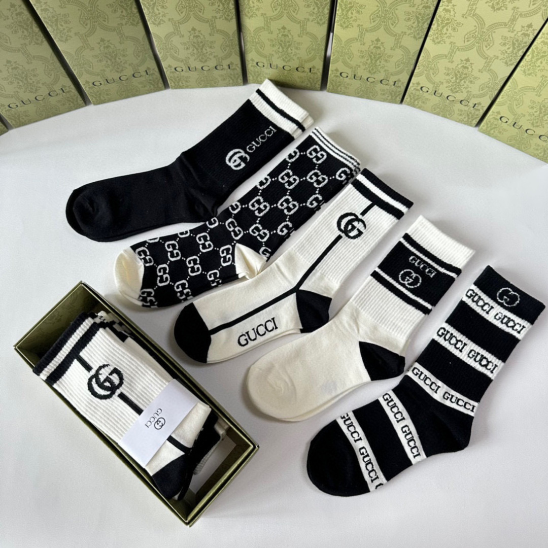 💛配包装 Gucci（古驰）新款经典中长款堆堆袜袜子！一盒五双， 专柜同步筒款袜子，💛大牌出街，潮人必备🔥超好