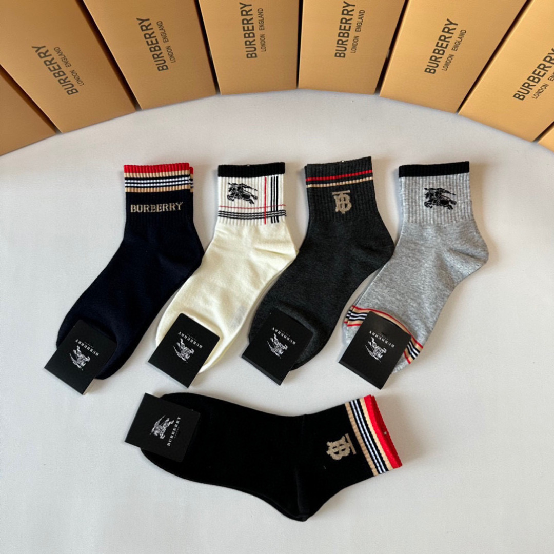 💛配专柜包装 Burberry （巴宝莉）新款中长款堆堆袜袜子！一盒五双，专柜同步筒袜袜子，大牌出街，潮人必备🔥超好搭