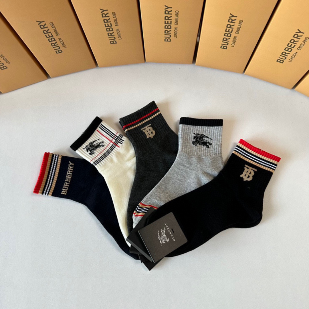 💛配专柜包装 Burberry （巴宝莉）新款中长款堆堆袜袜子！一盒五双，专柜同步筒袜袜子，大牌出街，潮人必备🔥超好搭