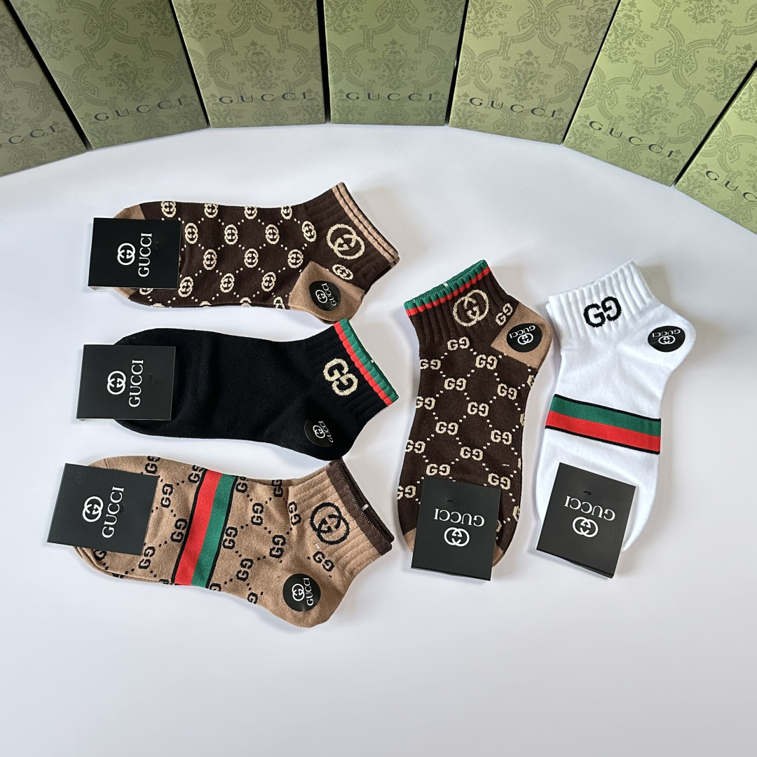 💛配专柜包装 Gucci（古驰）新款中短款堆堆袜袜子！一盒五双，专柜同步筒袜袜子，💛大牌出街，潮人必备🔥超好搭