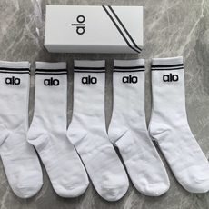 配包装 ALO(阿洛)新款中长款堆堆袜袜子!一盒五双, 专柜同步筒款袜子,💛大牌出街,潮人必备🔥超好搭 配包装 ALO(阿洛)新款中长款堆堆袜袜子!一盒五双, 专柜同步筒款袜子,💛大牌出街,潮人必备🔥超好搭