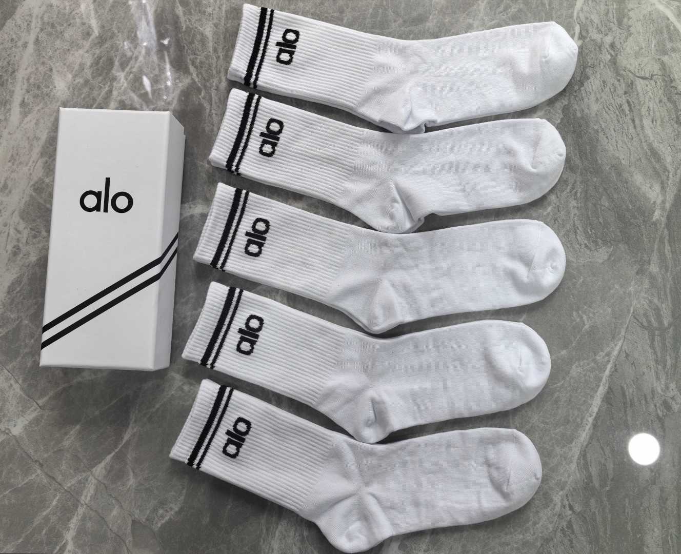 配包装 ALO（阿洛）新款中长款堆堆袜袜子！一盒五双， 专柜同步筒款袜子，💛大牌出街，潮人必备🔥超好搭
