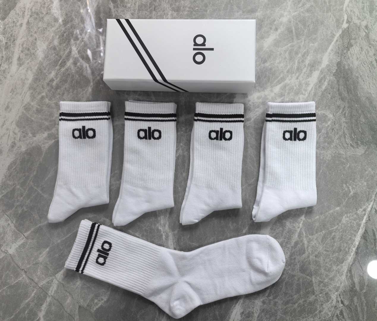 配包装 ALO（阿洛）新款中长款堆堆袜袜子！一盒五双， 专柜同步筒款袜子，💛大牌出街，潮人必备🔥超好搭