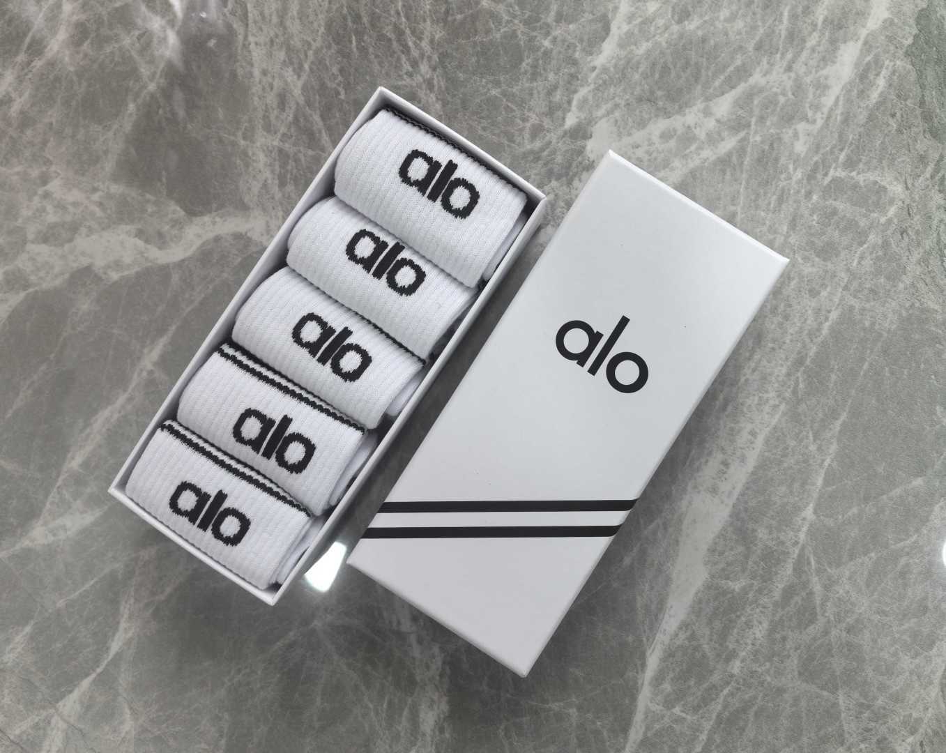 配包装 ALO（阿洛）新款中长款堆堆袜袜子！一盒五双， 专柜同步筒款袜子，💛大牌出街，潮人必备🔥超好搭
